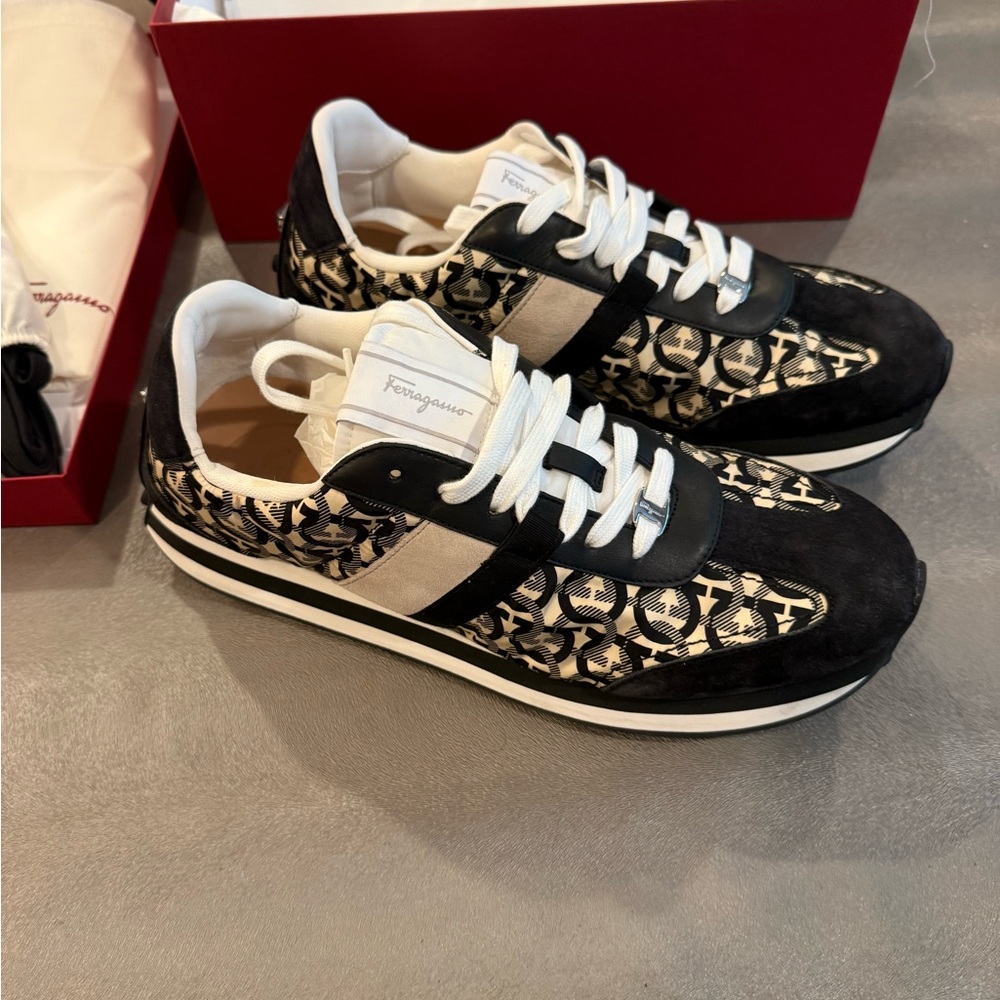 Salvatore Ferragamo Black Iulia Gancini Print Low-Top Sneakers, Size 11.5